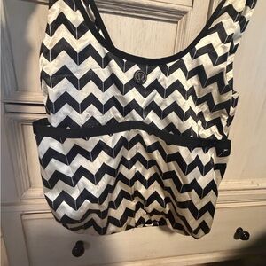Lululemon Chevron Patterned Black and shiny cream Women's bag
